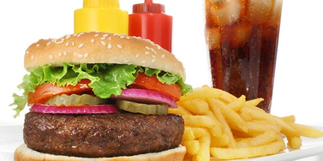 Hamburger ve kola tüketenler dikkat