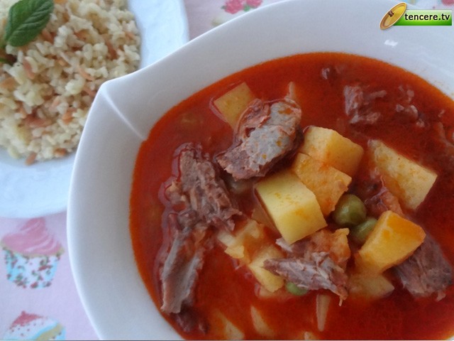 Etli Bezelyeli Patates Yemeği