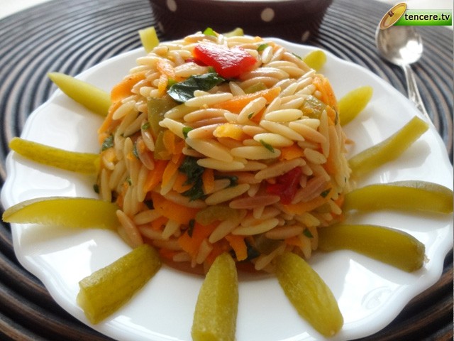 Sebzeli Arpa Şehriye Salatası