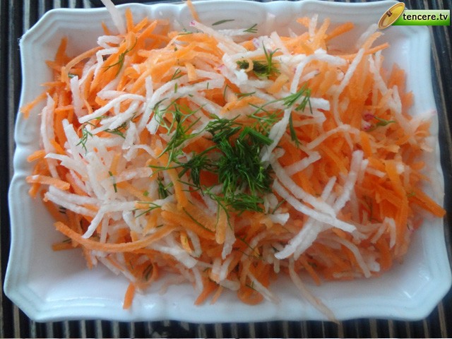 Turplu Havuç Salatası