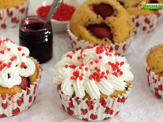 Çilekli Cupcake