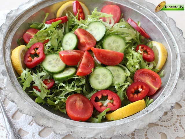 Sarımsaklı Endiyven Salatası