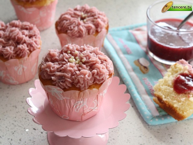 Erik Dolgulu Pembe Cupcake